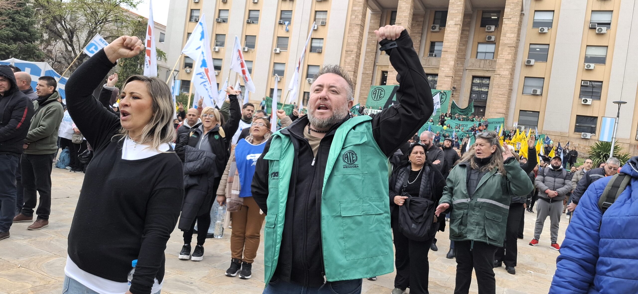 La clase trabajadora concentró reclamos urgentes en Casa de Gobierno