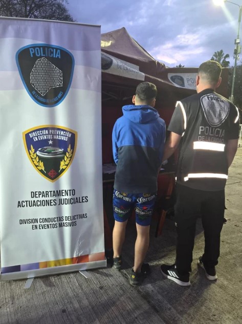 Partido entre Vélez y Atlético Tucumán: cayó un menor que estaba prófugo por abuso sexual