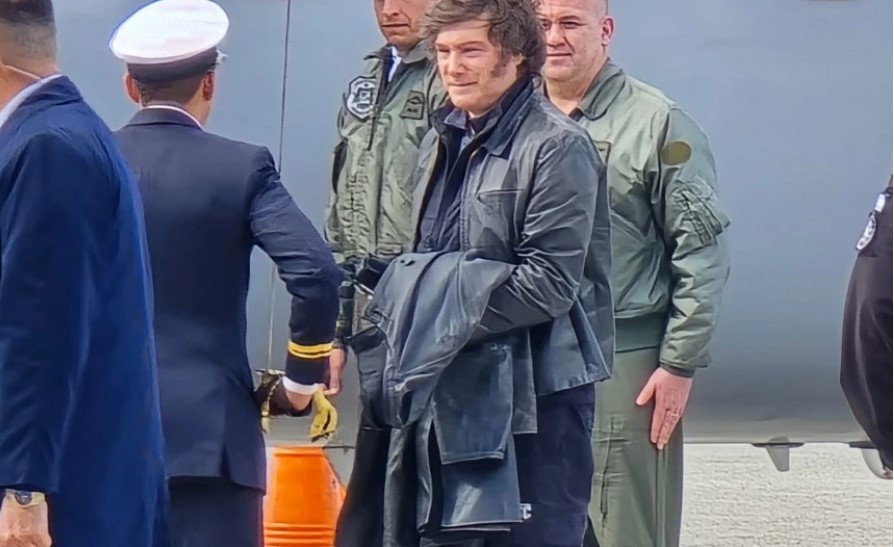 Milei se gastó 300 mil dólares en tres aviones para ir a Ushuaia y tuvo que suspender la caminata por falta de gente