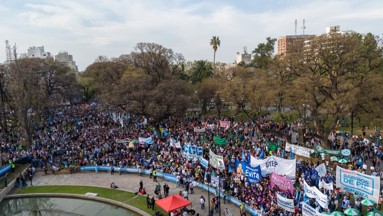 Más de 20 mil personas marcharon por la universidad pública en Mendoza