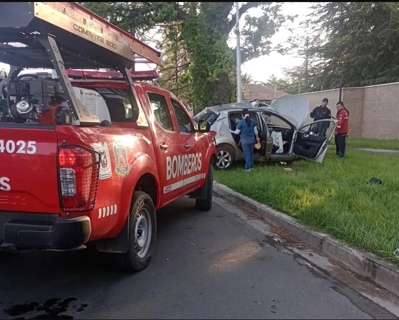 Accidente fatal en San Rafael: un hombre perdió la vida al chocar contra un poste en calle Intendente Cinca