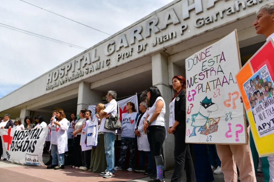 El Gobierno promulgó las leyes de financiamiento universitario y pediátrico, pero postergó su aplicación