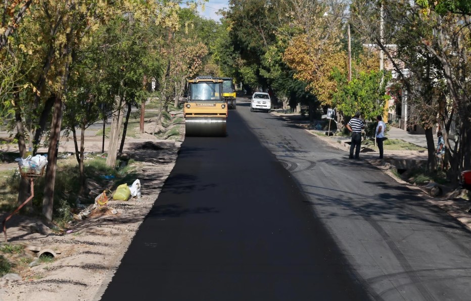 “Pueblo Diamante sigue creciendo con nuevas obras de asfalto”