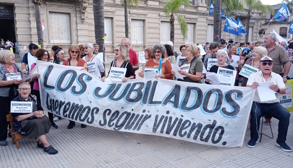 Nueva marcha de jubilados este miércoles con el acompañamiento de las dos CTA