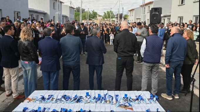 Más de 50 familias lujaninas recibieron su vivienda propia