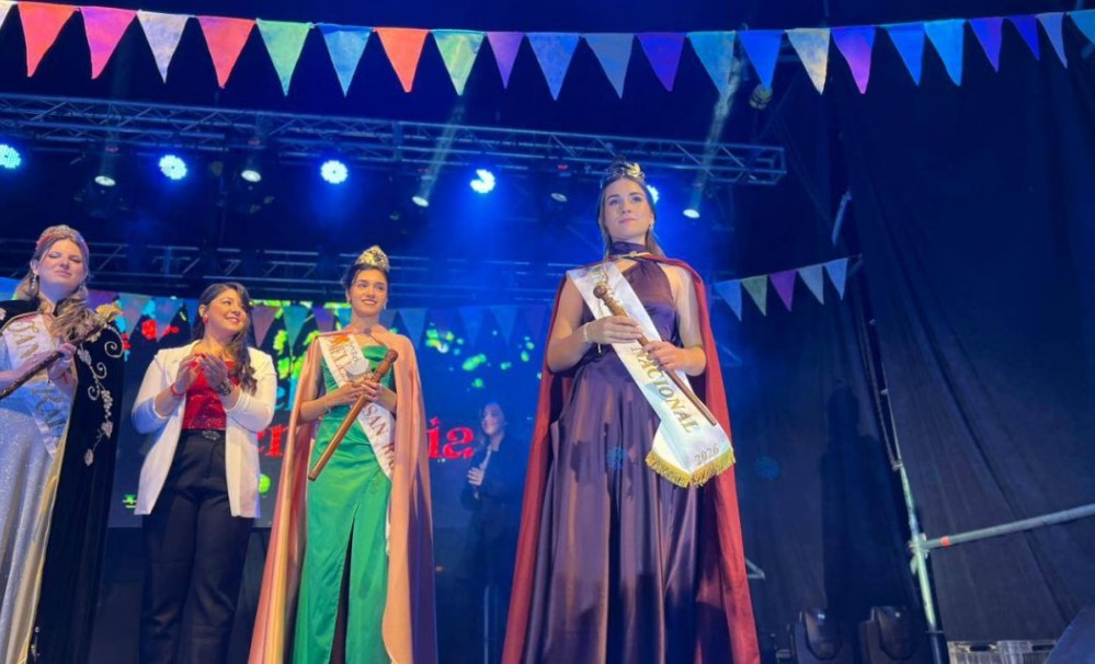 Cuadro Nacional celebró su vendimia y coronó a Juliana Martina Barraza