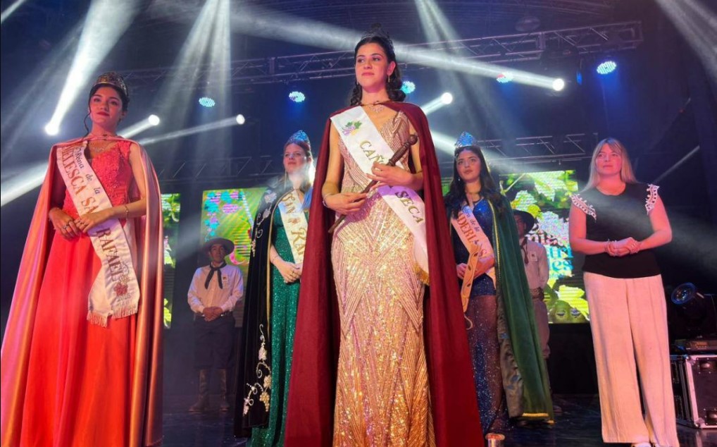 Cañada Seca celebró su vendimia y coronó a Lucía Riera como su nueva soberana