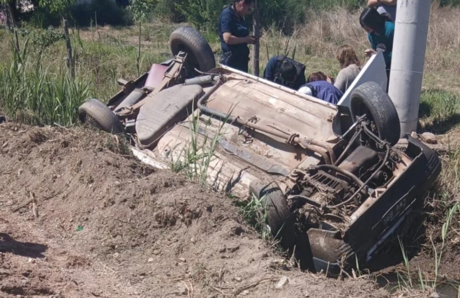 Siniestro vial en San Rafael: un hombre resultó internado tras volcar en Ruta 160