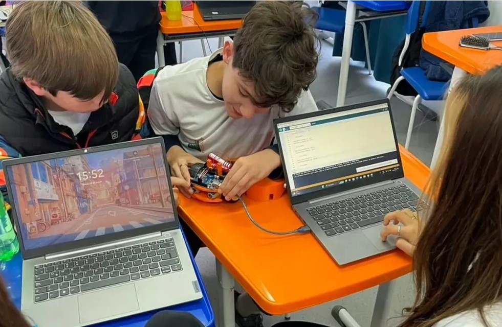 Mendoza bloqueó el acceso a Roblox en todas las escuelas por seguridad digital