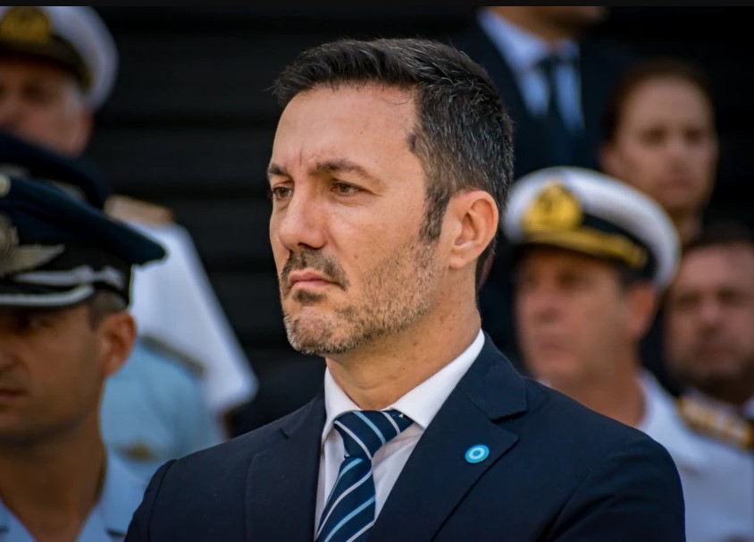Un análisis nacional pone bajo la lupa la gestión de Luis Petri en Defensa