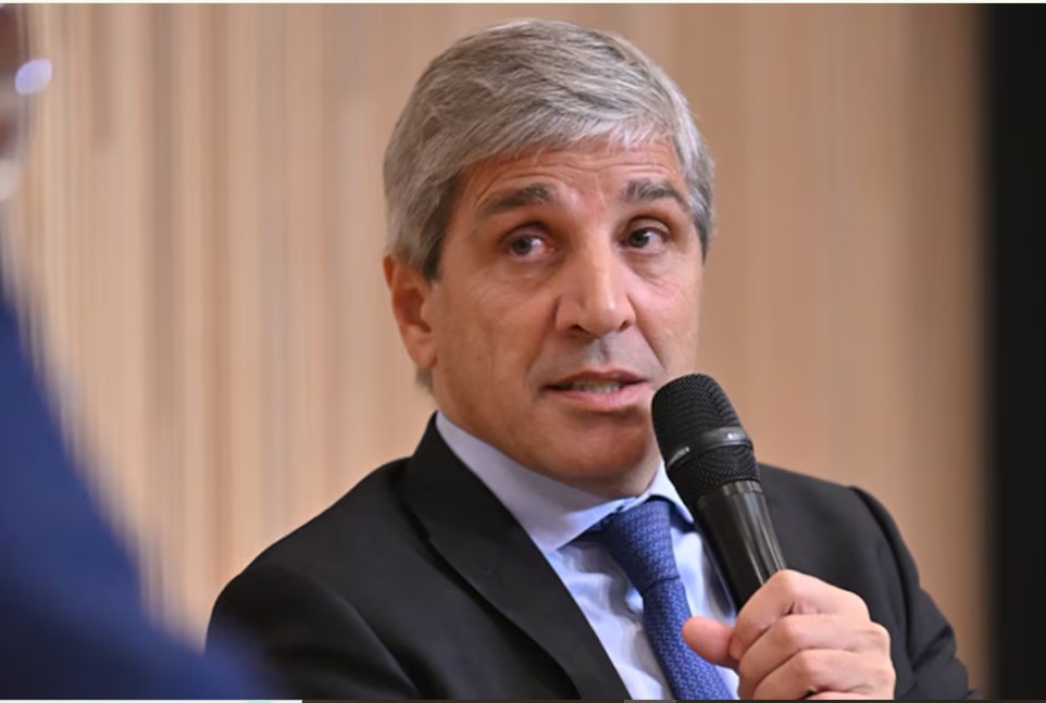Caputo defendió las reformas y aseguró que el rumbo económico del Gobierno “es indeclinable”