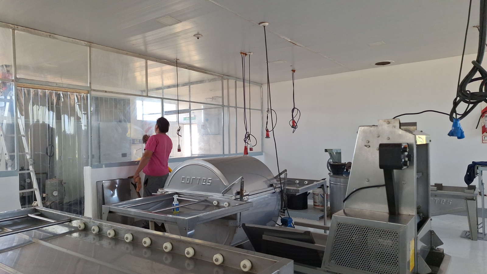 Todo listo para empezar una nueva temporada en la planta de extracción de miel