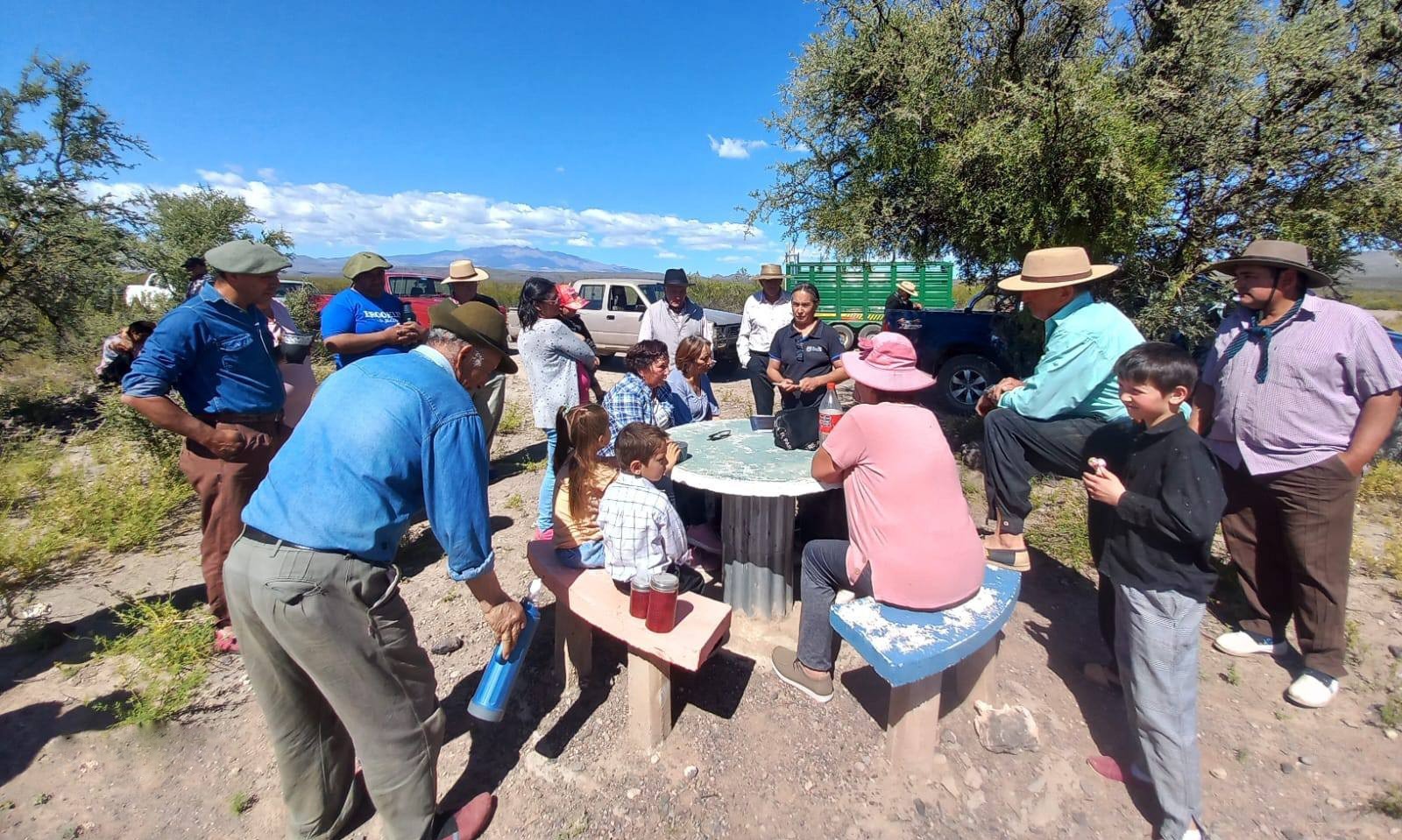 Apoyo a productores y mejora de caminos rurales en el secano de San Rafael
