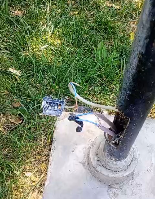 Otra vez el vandalismo hizo estragos en la plaza de Cuadro Nacional.