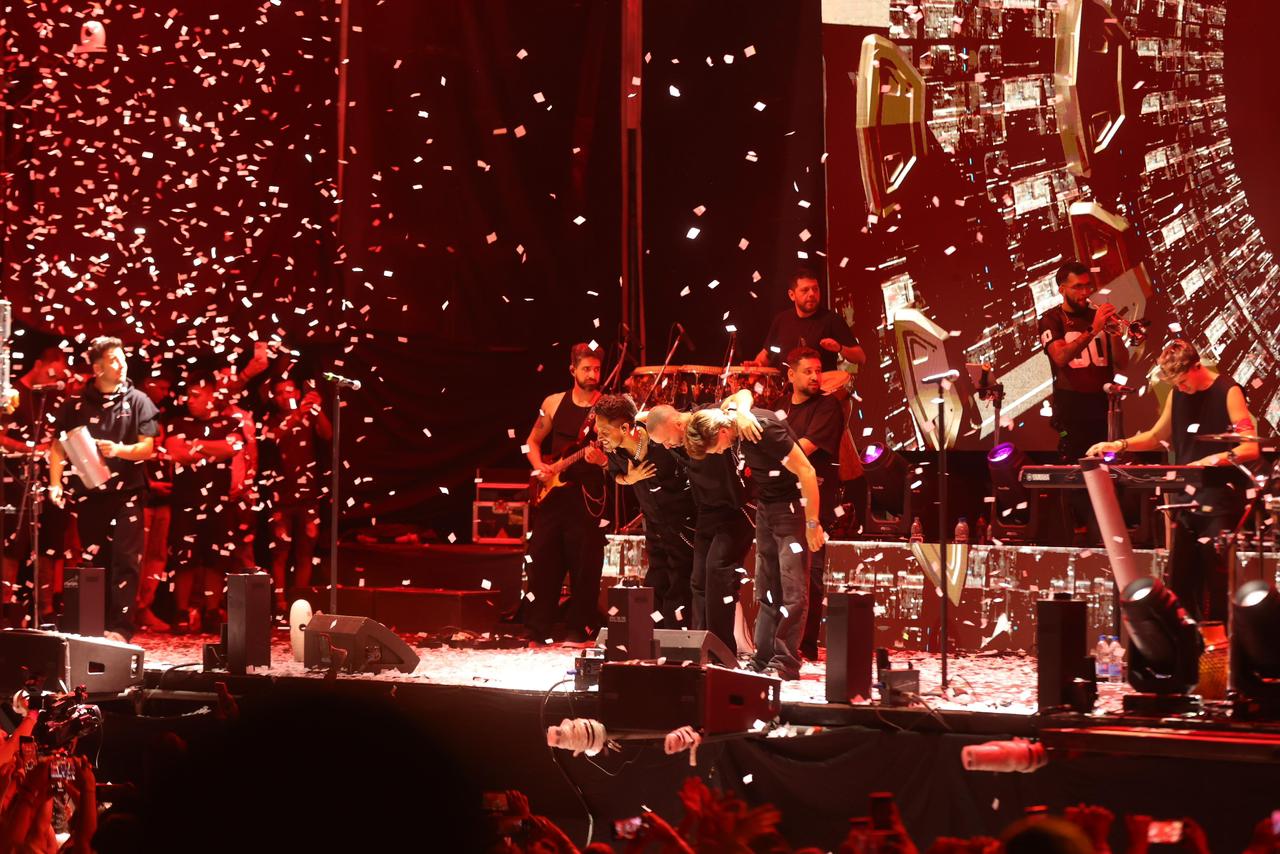 La k´onga hizo bailar y cantar a una multitud en el Chacho Santa Cruz