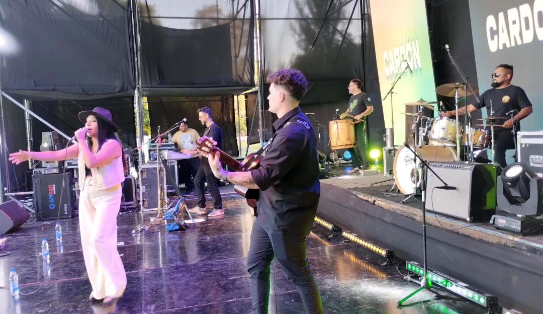 Tras una multitudinaria noche inicial, hoy continúa la Fiesta del Turismo en el Parque Yrigoyen