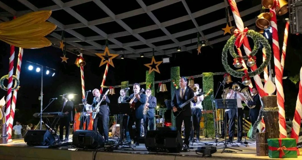 La Banda Municipal Evaristo Gramage lleva la música navideña a plazas y barrios de General Alvear.