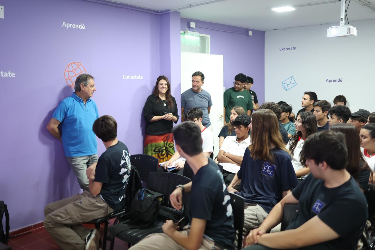 El intendente Omar Félix acompañó a los chicos que participan del “Campamento de Ciencias” junto a la CONAE en San Rafael
