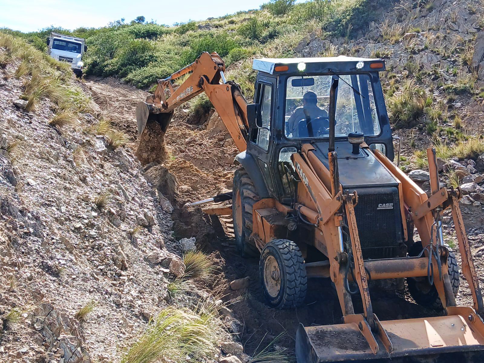 LOS EQUIPOS MUNICIPALES SIGUEN ABRIENDO CAMINOS EN LA ZONA DEL SECANO