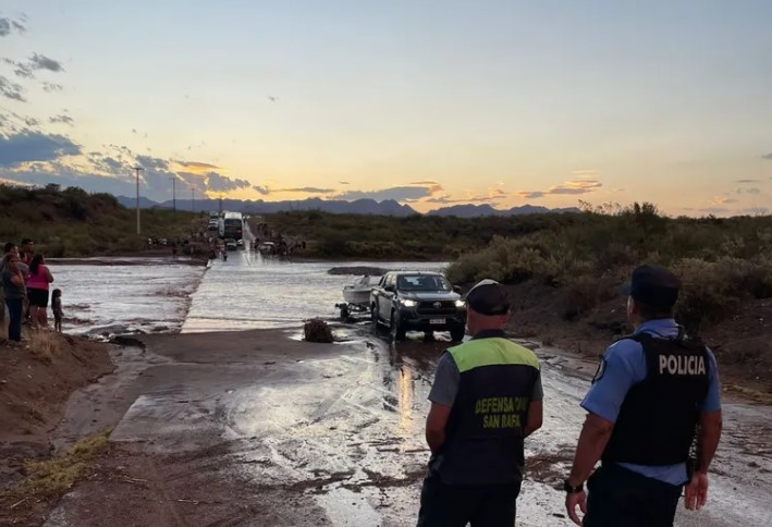 El municipio continúa trabajando en las zonas afectadas por la crecida del río Diamante