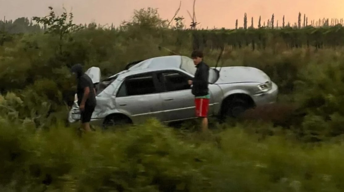 Cinco personas heridas tras un vuelco en la Ruta 143, en General Alvear
