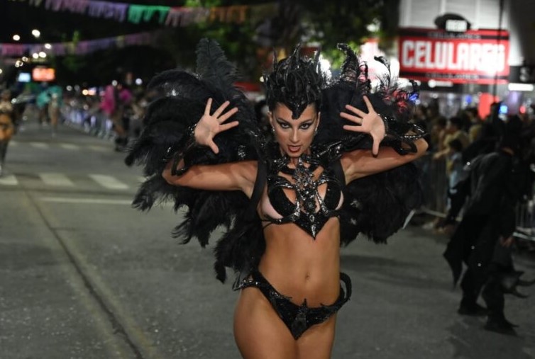Ritmo, brillo y emoción: así se vivió el gran carnaval de General Alvear