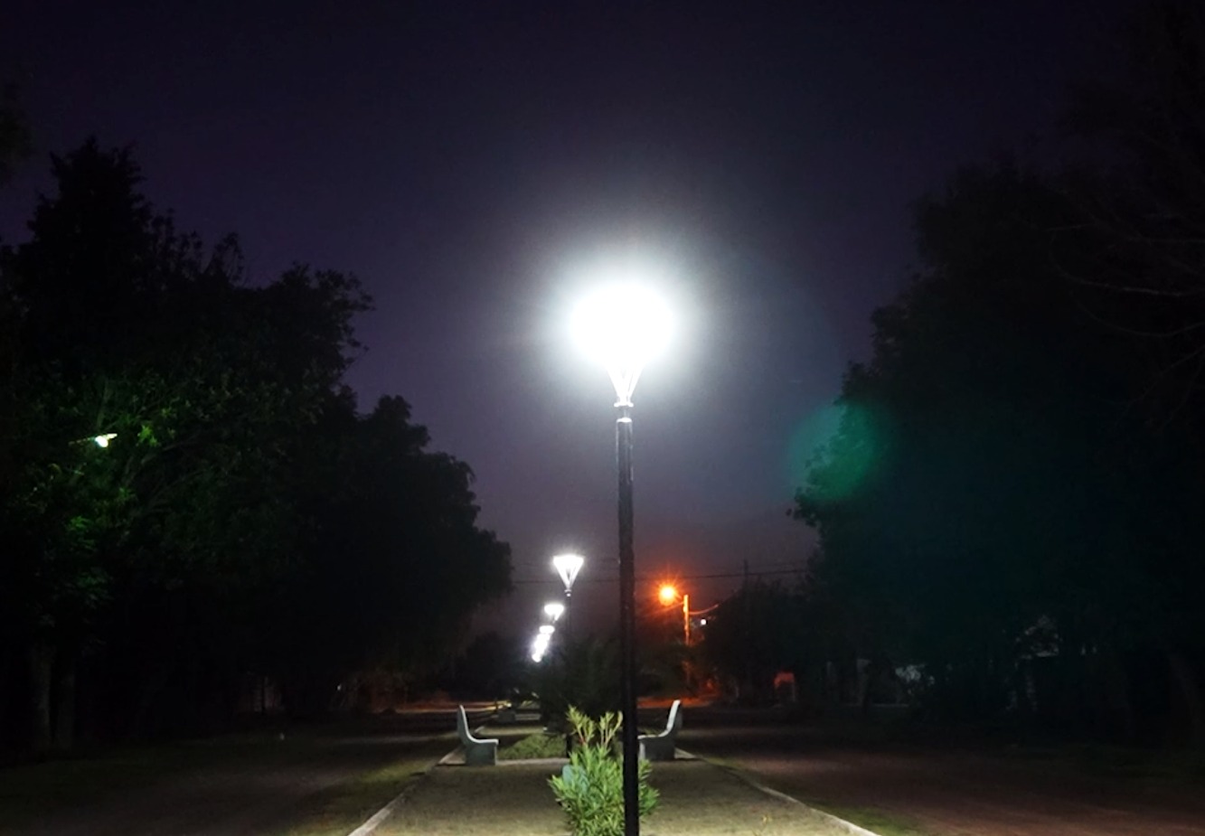 Nuevas luminarias para el bulevar de Pueblo Nuevo en Monte Comán