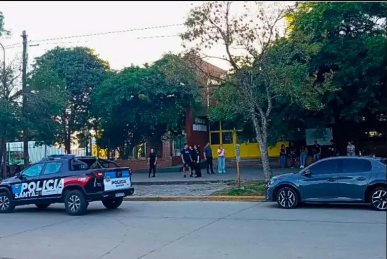 Un alumno entró armado al colegio y mató a un compañero en Santa Fe