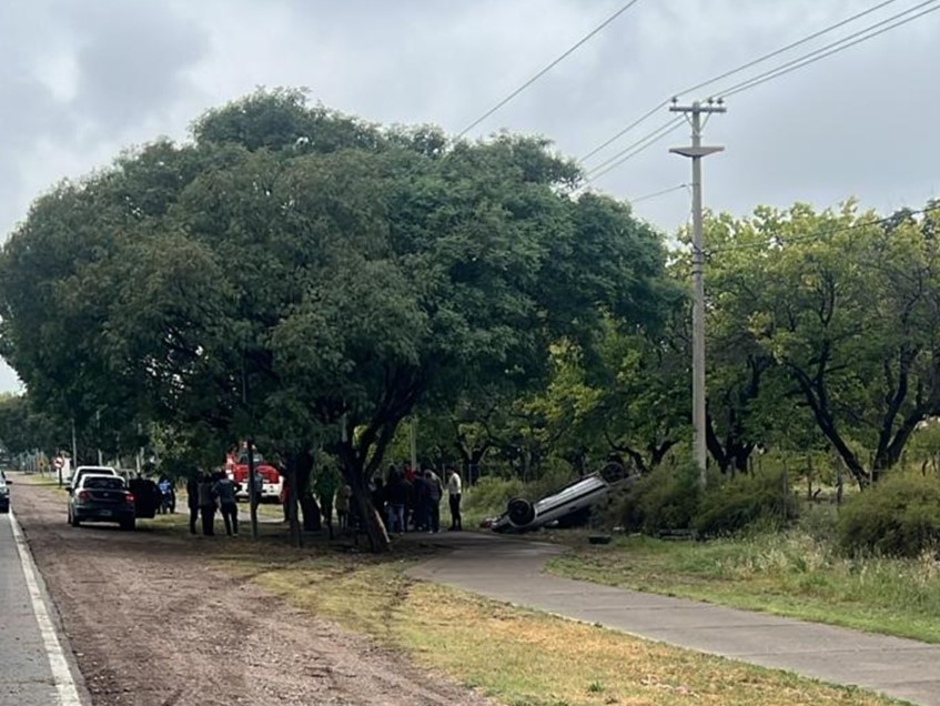 Tragedia vial en San Rafael: una niña de 8 años murió tras el vuelco de un auto en Ruta 143