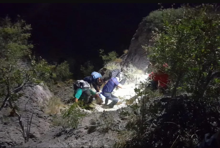 Rescataron a dos jóvenes tras un riesgoso descenso en el Cañón del Atuel: uno cayó y el otro quedó colgado a 25 metros