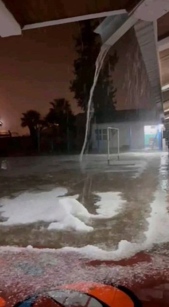 El granizo volvió a cubrir de blanco el distrito de Real del Padre