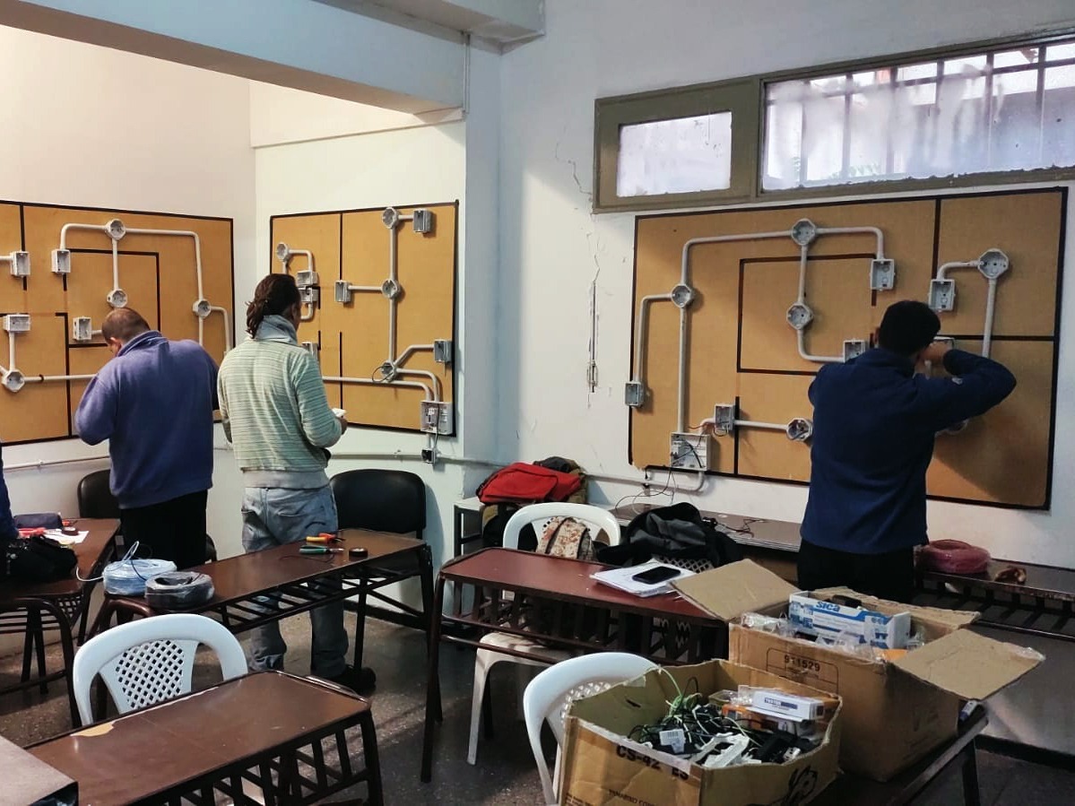 El Municipio lanza cursos gratuitos de electricidad, plomería, construcción e inteligencia artificial