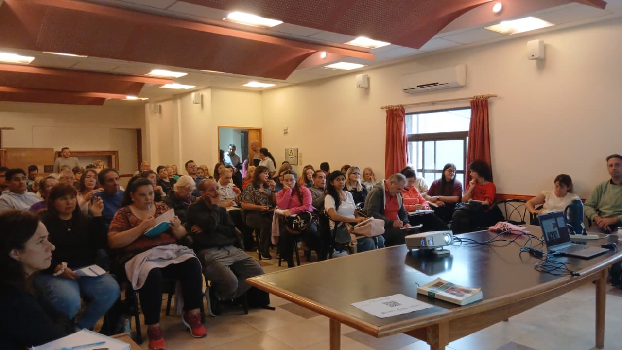 A sala llena se realizó la capacitación de mermeladas, mientras se prepara otra para elaborar conservas