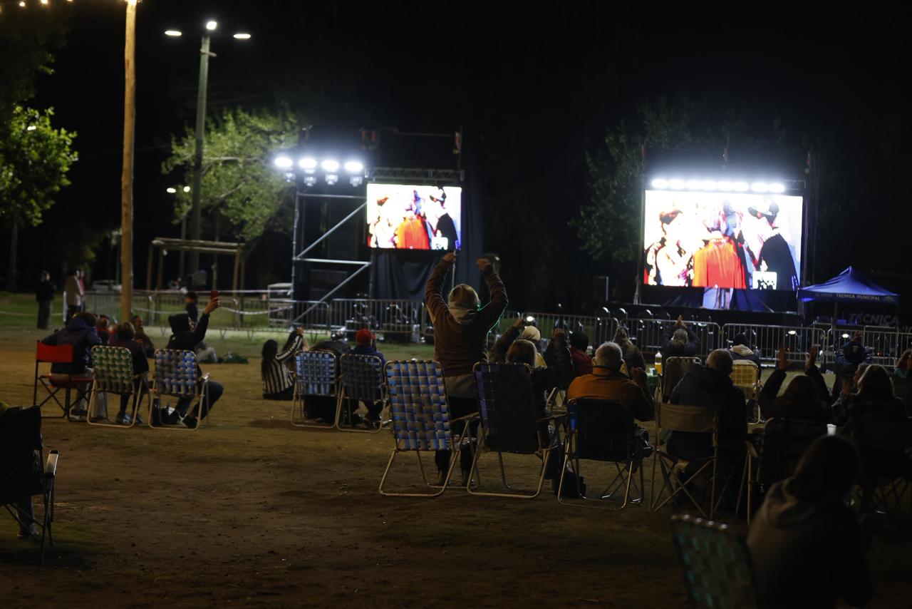 Los sanrafaelinos festejaron en el Parque Yrigoyen la coronación de Azul Antolínez como Reina Nacional de la Vendimia