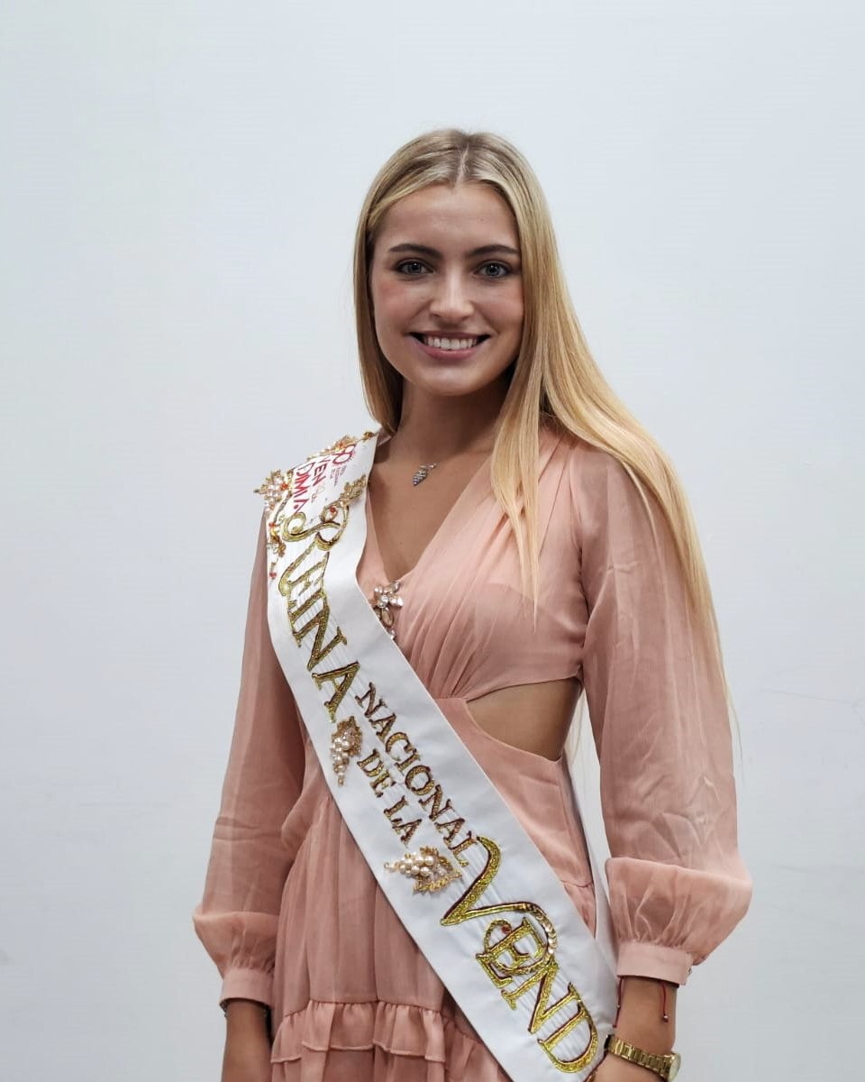 Azul invitó a los sanrafaelinos a acompañarla en su bienvenida al departamento