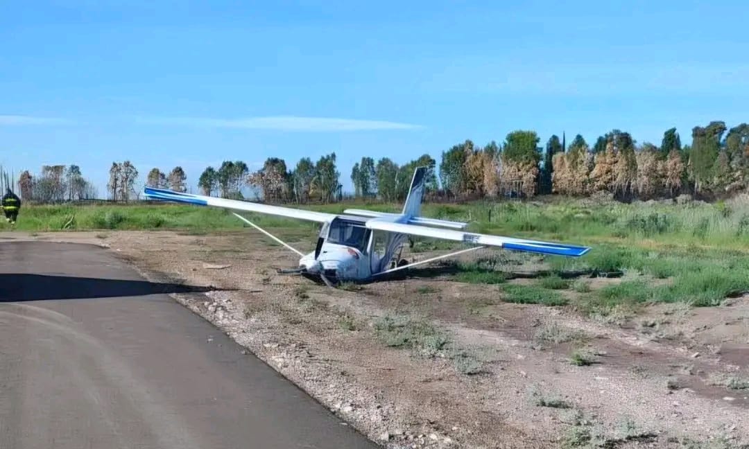 Accidente aéreo en el Aeroclub de General Alvear: una avioneta cayó al finalizar el aterrizaje
