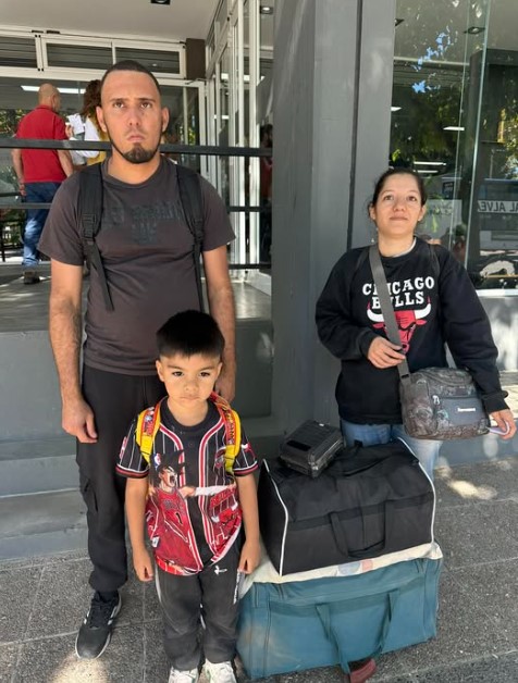 General Alvear:En situación límite: una familia busca ayuda para volver a Salta