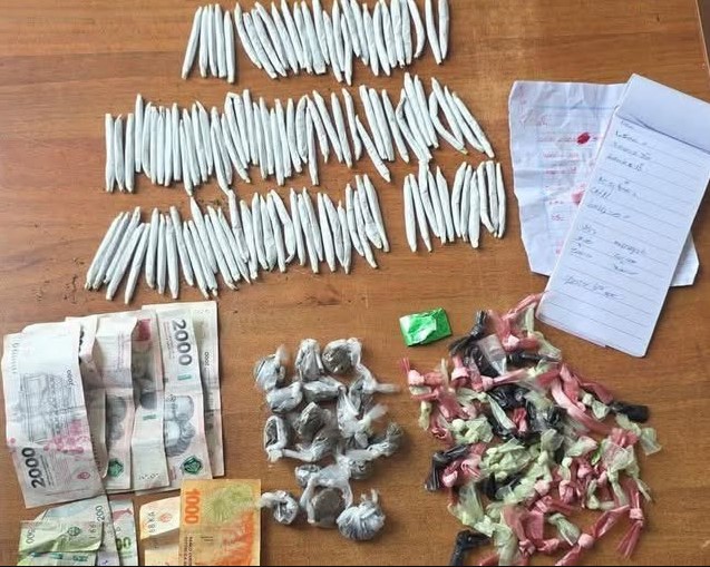Detuvieron a un joven y a una menor con droga fraccionada y dinero, durante un patrullaje en Godoy Cruz