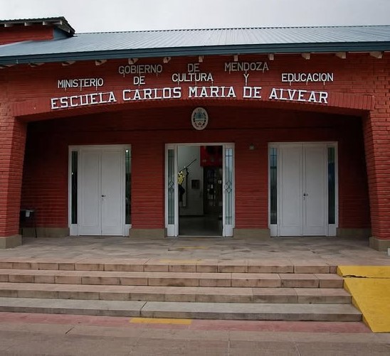 Denuncian presunto abuso en una escuela de Alvear e investigan a un celador