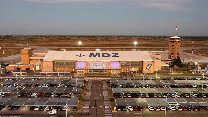 Caos en aeropuertos por un paro en el SMN: Mendoza también adhiere y peligran vuelos
