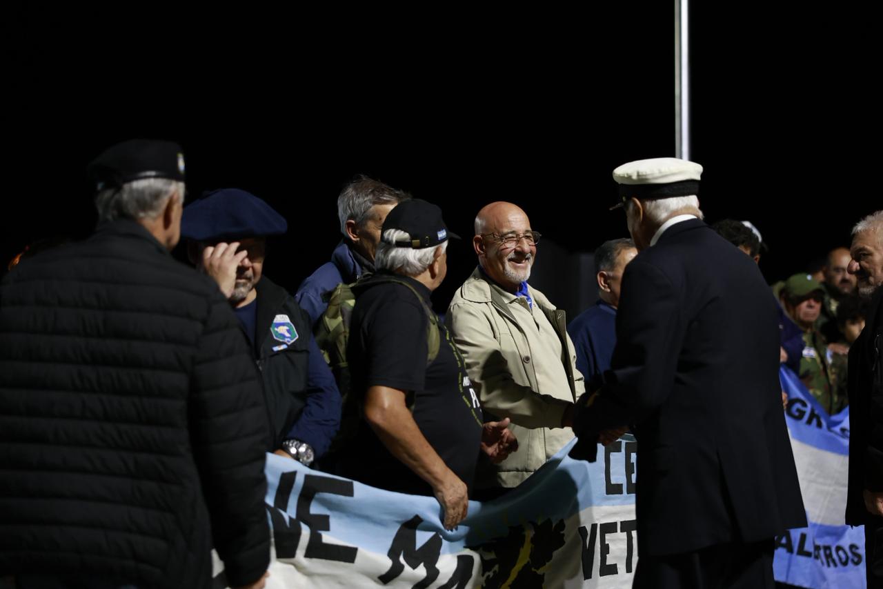 Así vive San Rafael la vigilia por el 2 de Abril en la Rotonda del Cristo