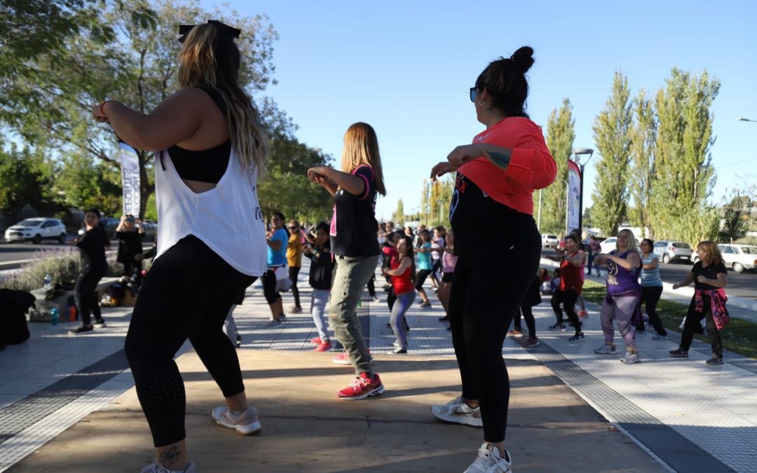 Clases de zumba: el municipio invita todos los sábados en el poli