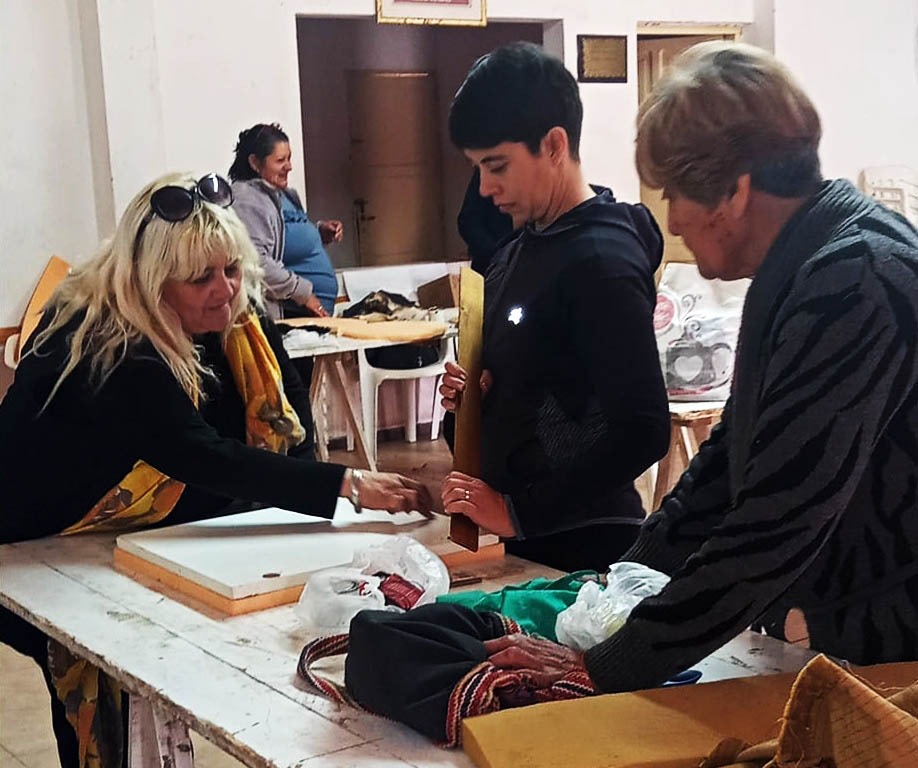 El municipio ofrece talleres cortos e itinerantes de tapicería y cocina