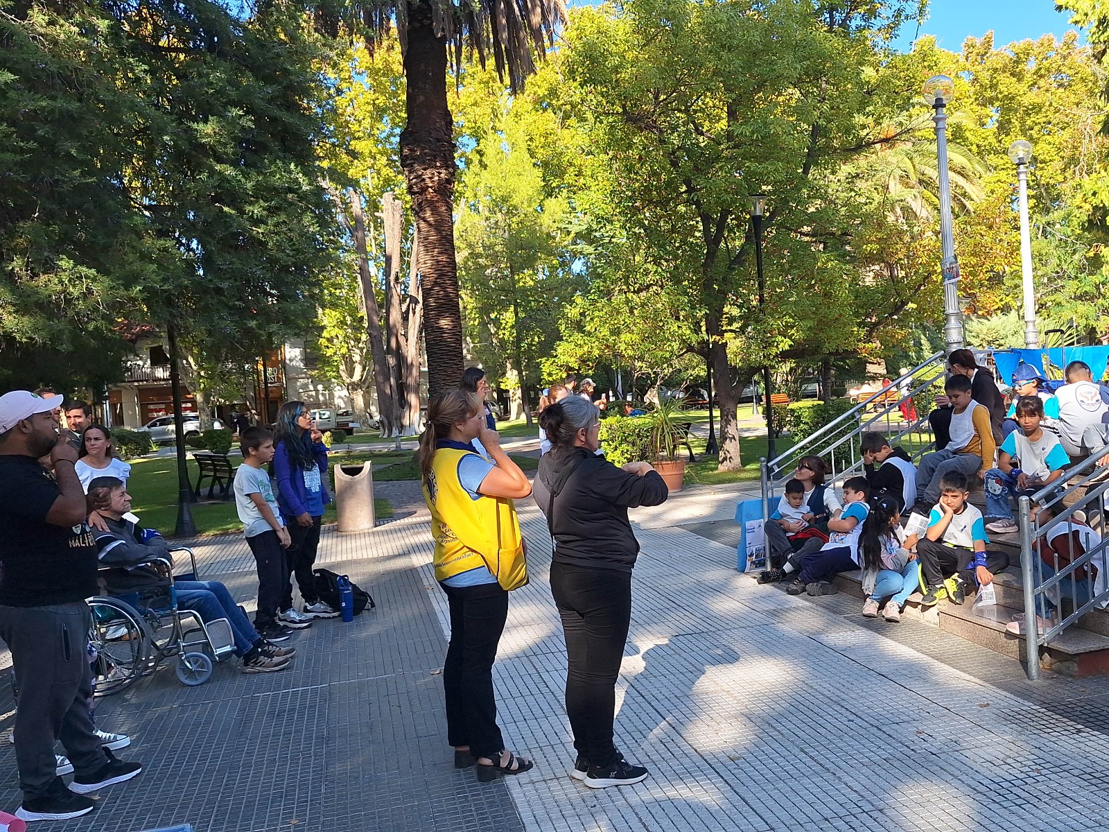 San Rafael conmemoró el Día de la Lengua de Señas Argentina con una clase abierta en Plaza San Martín