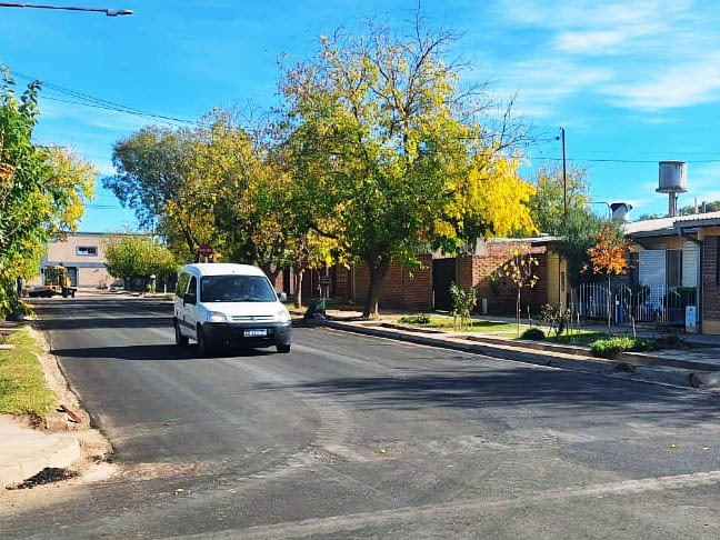 El plan de asfalto municipal llegó a las calles del barrio AMSA