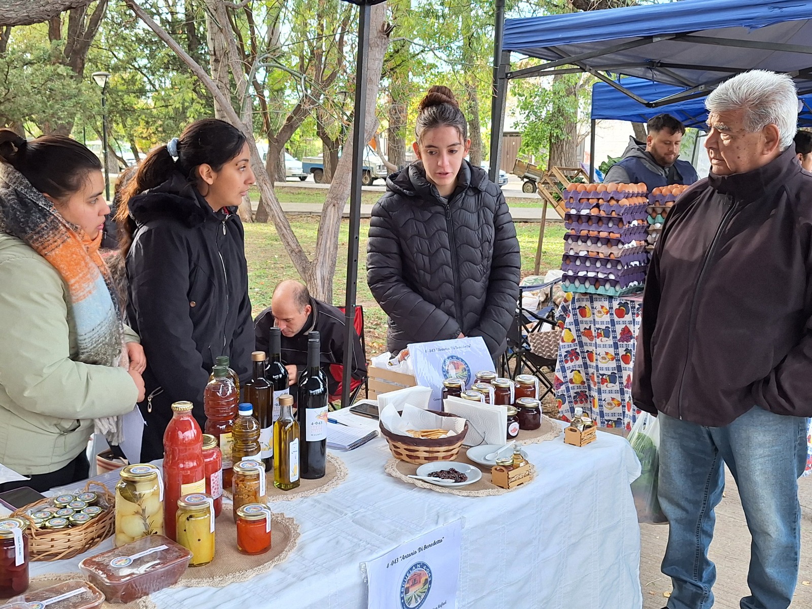 Las escuelas técnicas agropecuarias vendieron sus productos junto a la Feria Franca