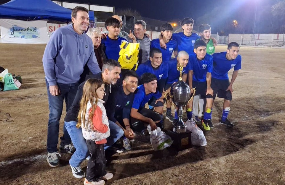 Los chicos de la Iaccarini son los campeones del Torneo de Fútbol Jonatán Pérez