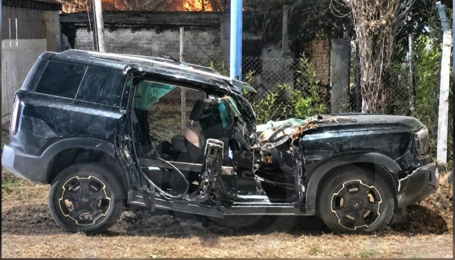 Conmoción en San Carlos: una pareja falleció tras la caída de un árbol sobre su camioneta
