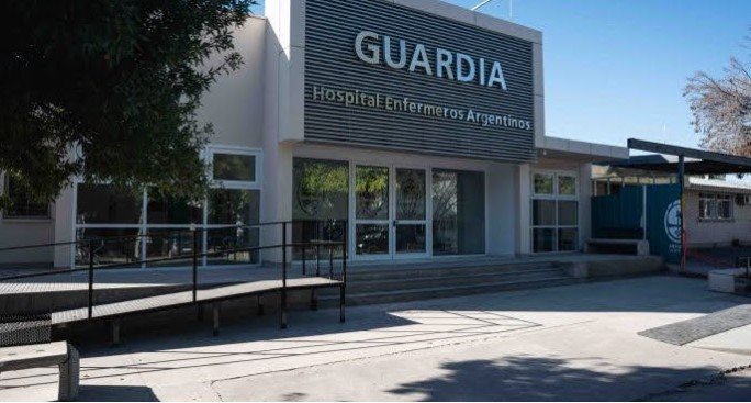 General Alvear: Larga fila y fuertes quejas por los turnos en el Hospital Enfermeros Argentinos