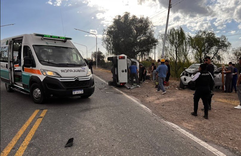 Cuatro personas resultaron heridas tras un choque y vuelco en Bowen: un conductor tenía 2,41 g/l de alcohol